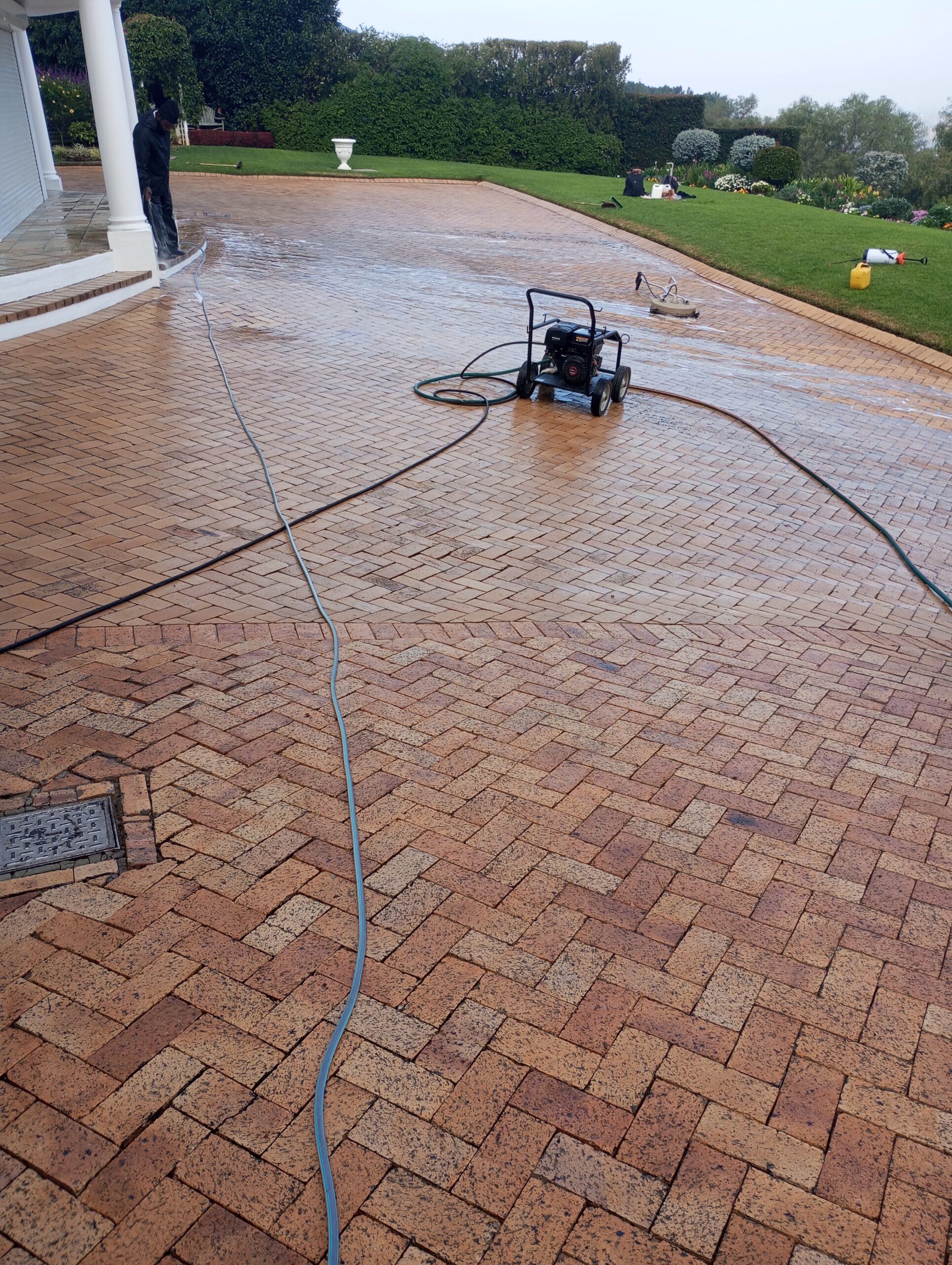 driveway pressure cleaning services